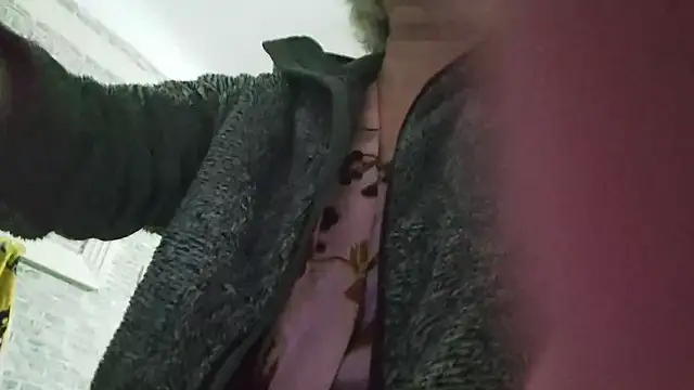 EdithManning online show from 01-15-25, 03:43