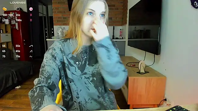 Snapshot of princessaalicc chatting on 02-06-25, 12:22 princessaalicc online show from 02-06-25, 12:22