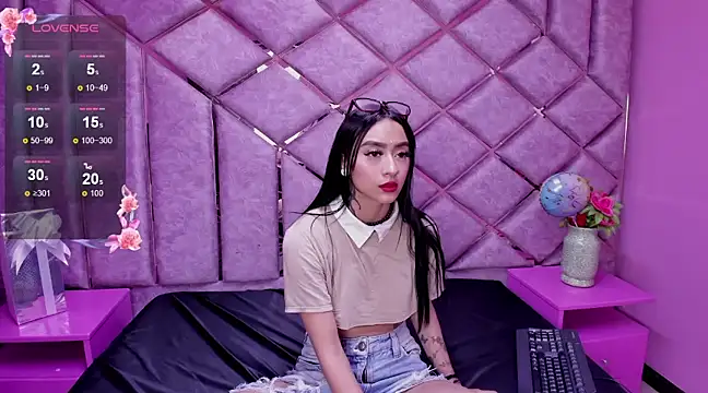 Miaa Thopmson online show from 12-22-24, 02:27