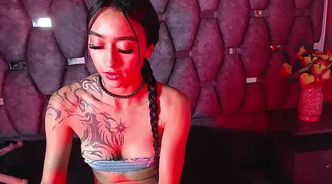 Miaa Thopmson online show from 12-23-24, 07:41