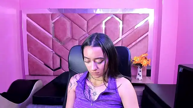 Miaa Thopmson online show from 09-11-25, 10:32