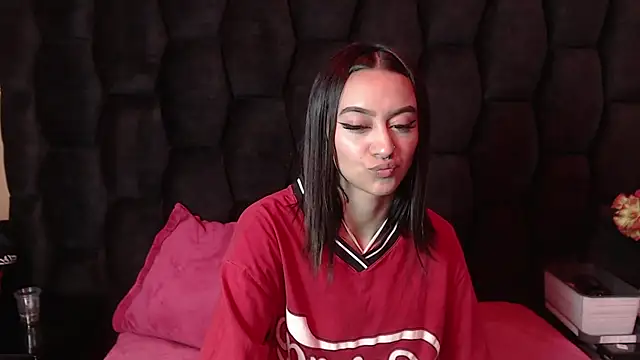 Miaa Thopmson online show from 09-18-25, 12:01