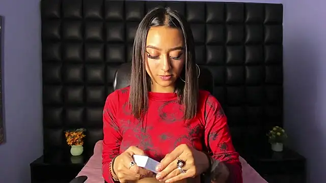 Miaa Thopmson online show from 09-25-25, 08:56