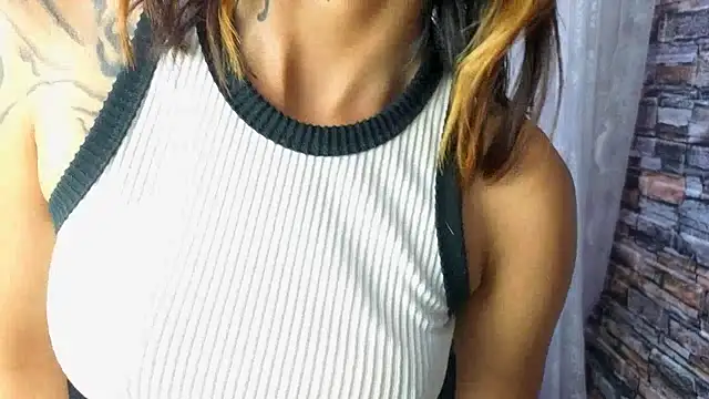 Miaa Thopmson online show from 11-08-25, 08:40