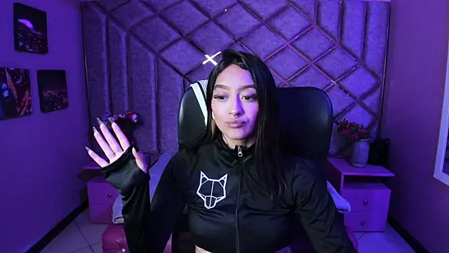 Miaa Thopmson online show from 12-17-25, 04:46