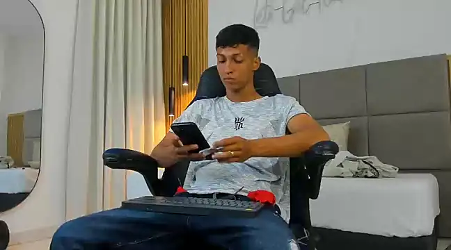 wolf james123 online show from 02-04-25, 01:16