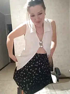 Snapshot of VselenaSun402 chatting on 02-10-25, 01:01 VselenaSun402 online show from 02-10-25, 01:01