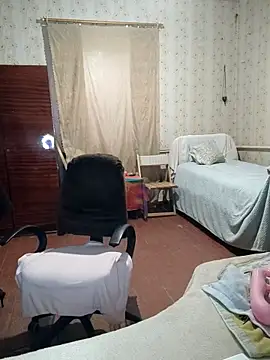 Snapshot of VselenaSun402 chatting on 10-15-25, 10:48 VselenaSun402 online show from 10-15-25, 10:48