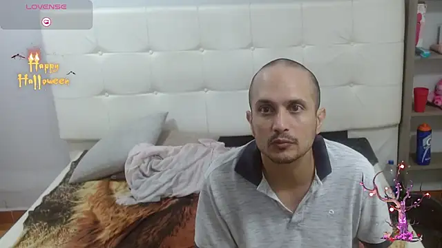 Candy and Jh0n online show from 10-11-25, 04:44