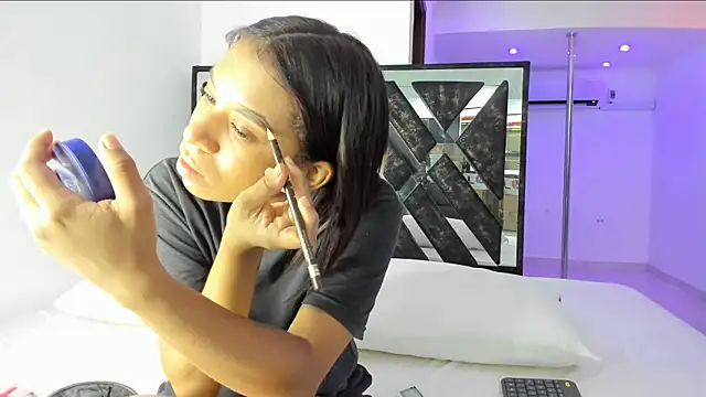 Snapshot of Fernanda_brown18 chatting on 02-13-25, 01:26 Fernanda brown18 online show from 02-13-25, 01:26