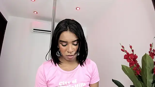Snapshot of Fernanda_brown18 chatting on 03-09-25, 04:05 Fernanda brown18 online show from 03-09-25, 04:05