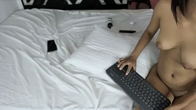 Snapshot of Fernanda_brown18 chatting on 03-21-25, 09:23 Fernanda brown18 online show from 03-21-25, 09:23