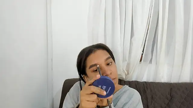 Snapshot of Fernanda_brown18 chatting on 10-24-25, 07:54 Fernanda brown18 online show from 10-24-25, 07:54