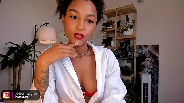 Snapshot of Johaphyton chatting on 03-08-25, 08:35 Johaphyton online show from 03-08-25, 08:35