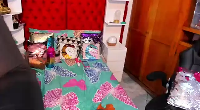 larafoxter online show from 12-13-24, 08:58