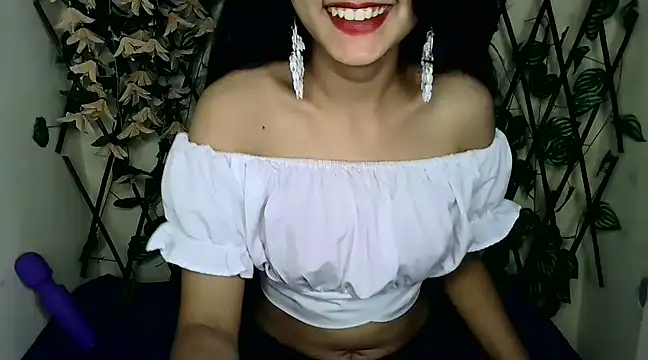 Snapshot of SUZY_FROMUS chatting on 02-25-25, 11:00 SUZY FROMUS online show from 02-25-25, 11:00