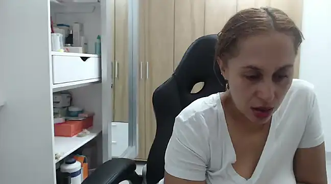 RoxanaLove9 online show from 12-27-24, 04:04