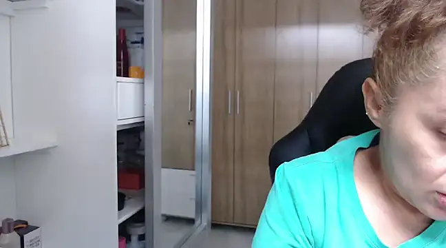 RoxanaLove9 online show from 01-02-25, 06:34