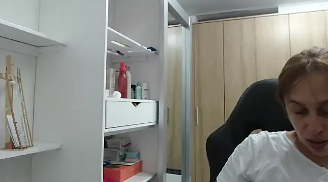 RoxanaLove9 online show from 01-11-25, 12:55