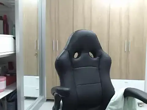 RoxanaLove9 online show from 02-06-25, 12:11