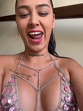 Snapshot of paisitahot1975 chatting on 02-19-25, 07:05 paisitahot1975 online show from 02-19-25, 07:05