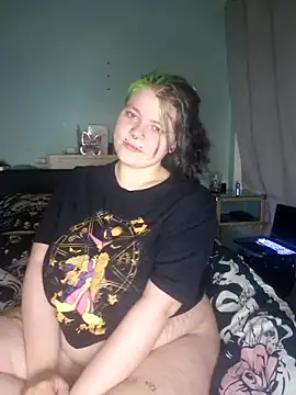 Snapshot of kira_132 chatting on 10-04-25, 10:52 kira 132 online show from 10-04-25, 10:52