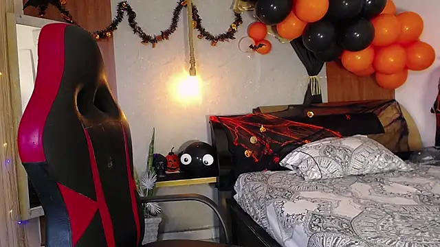 Snapshot of hera_divine chatting on 10-25-25, 10:15 hera divine online show from 10-25-25, 10:15