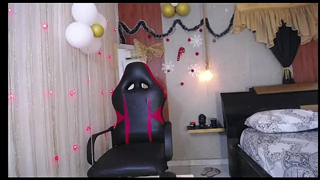 Snapshot of hera_divine chatting on 12-15-25, 11:09 hera divine online show from 12-15-25, 11:09