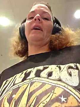 thatonespicychick online show from 10-24-25, 02:02