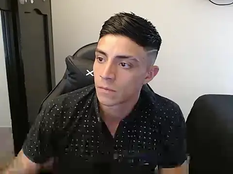 Snapshot of kv___xxx_ chatting on 10-30-25, 04:41 kv xxx online show from 10-30-25, 04:41