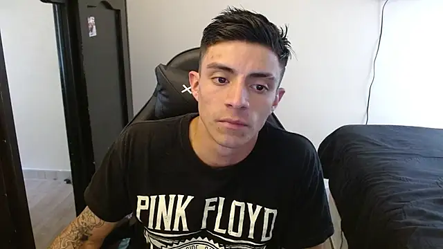 Snapshot of kv___xxx_ chatting on 11-04-25, 06:29 kv xxx online show from 11-04-25, 06:29