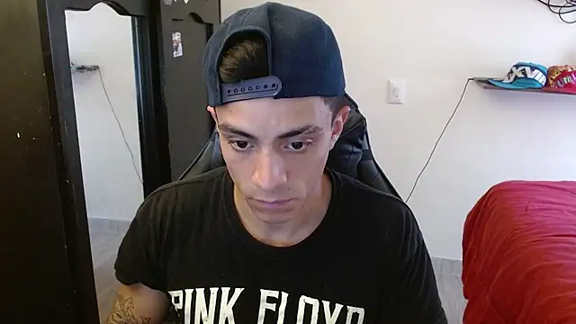 Snapshot of kv___xxx_ chatting on 11-14-25, 03:33 kv xxx online show from 11-14-25, 03:33