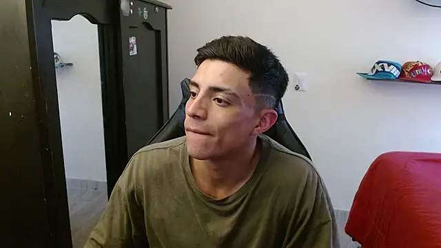 Snapshot of kv___xxx_ chatting on 11-24-25, 05:01 kv xxx online show from 11-24-25, 05:01