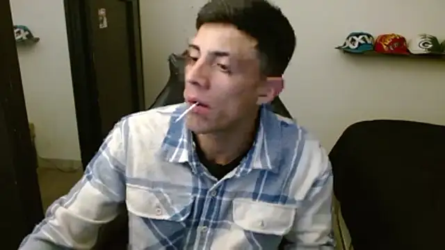 Snapshot of kv___xxx_ chatting on 12-14-25, 02:17 kv xxx online show from 12-14-25, 02:17