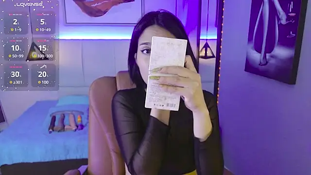 AlessiaVal  online show from 01-25-25, 12:37