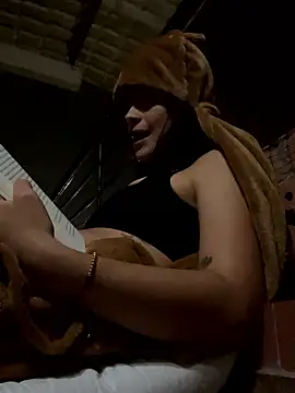 HannaRhodes online show from 01-12-26, 03:12