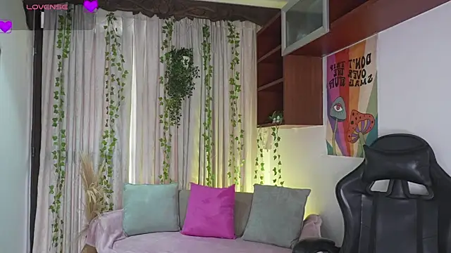 HannaRhodes online show from 02-05-26, 01:49