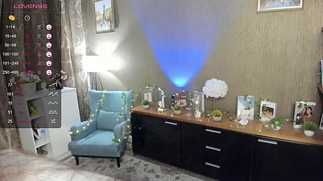 Snapshot of DarleneHatt chatting on 02-19-25, 10:53 DarleneHatt online show from 02-19-25, 10:53