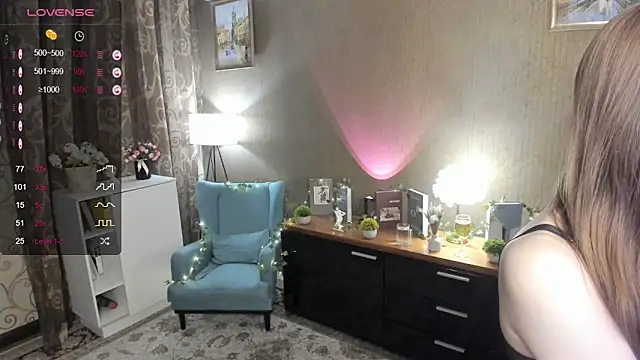 Snapshot of DarleneHatt chatting on 03-13-25, 09:37 DarleneHatt online show from 03-13-25, 09:37