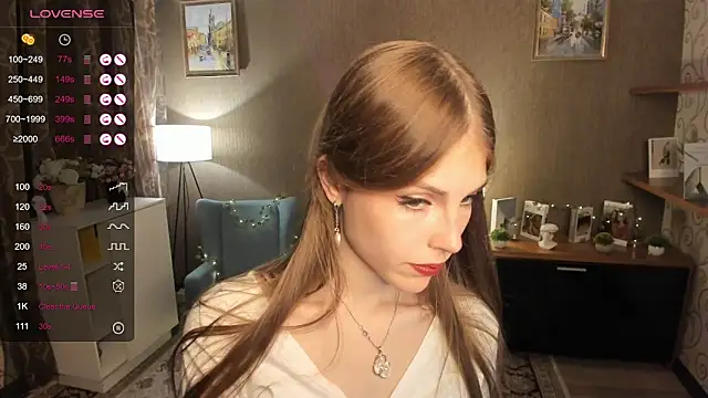 Snapshot of DarleneHatt chatting on 09-11-25, 10:21 DarleneHatt online show from 09-11-25, 10:21