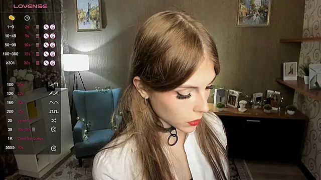 Snapshot of DarleneHatt chatting on 09-21-25, 12:34 DarleneHatt online show from 09-21-25, 12:34