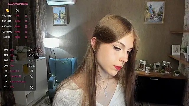 Snapshot of DarleneHatt chatting on 09-24-25, 11:08 DarleneHatt online show from 09-24-25, 11:08