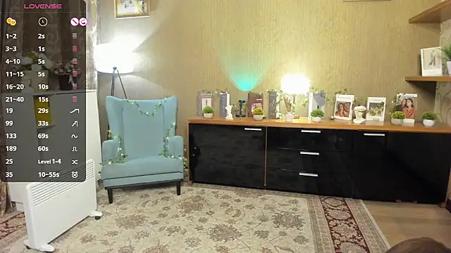 Snapshot of DarleneHatt chatting on 10-05-25, 12:09 DarleneHatt online show from 10-05-25, 12:09