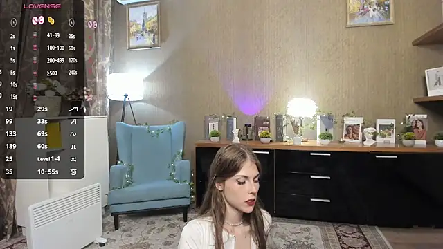 Snapshot of DarleneHatt chatting on 10-05-25, 09:34 DarleneHatt online show from 10-05-25, 09:34