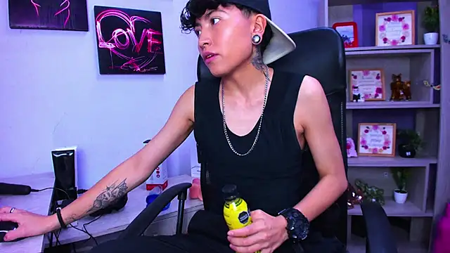 Im Mathias online show from 10-29-25, 03:42