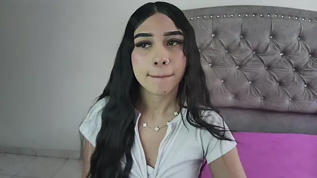 Nesuko kamado  online show from 10-04-25, 05:22