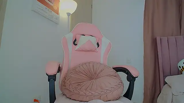 Snapshot of emmily_forev3r chatting on 10-13-25, 07:58 emmily forev3r online show from 10-13-25, 07:58