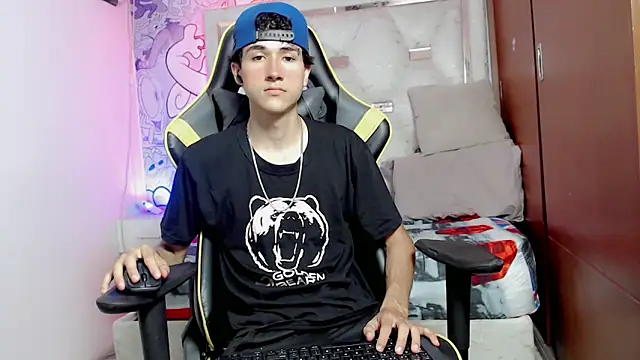 johnny cagee online show from 10-16-25, 04:24