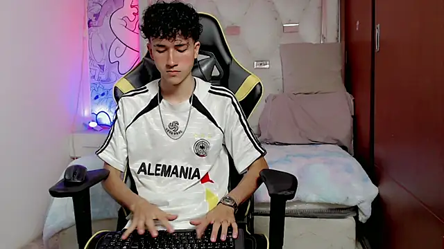 johnny cagee online show from 10-17-25, 09:12