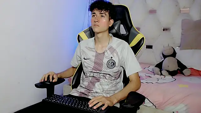 johnny cagee online show from 11-28-25, 06:38